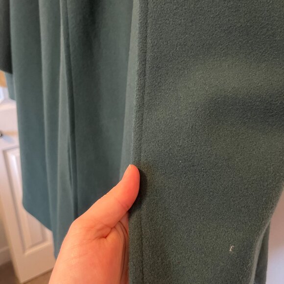 Peter James (UK) Green wool/cashmere cape - Picture 6 of 12